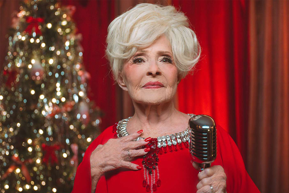 По 65 години: Божиќната песна на Бренда Ли се најде на врвот на топ 100 ...